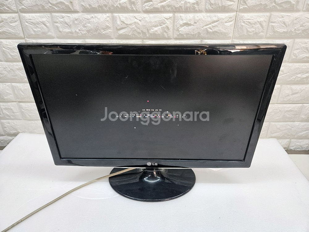 LG 24인치 LCD 모니터 입니다--0