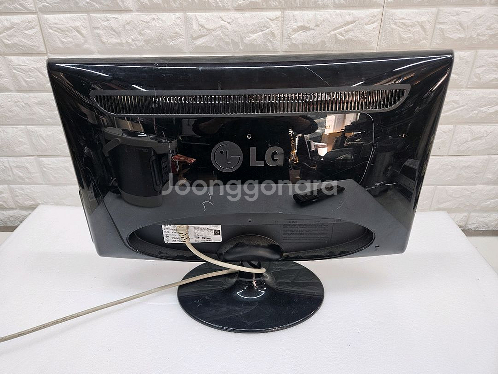 LG 24인치 LCD 모니터 입니다--3