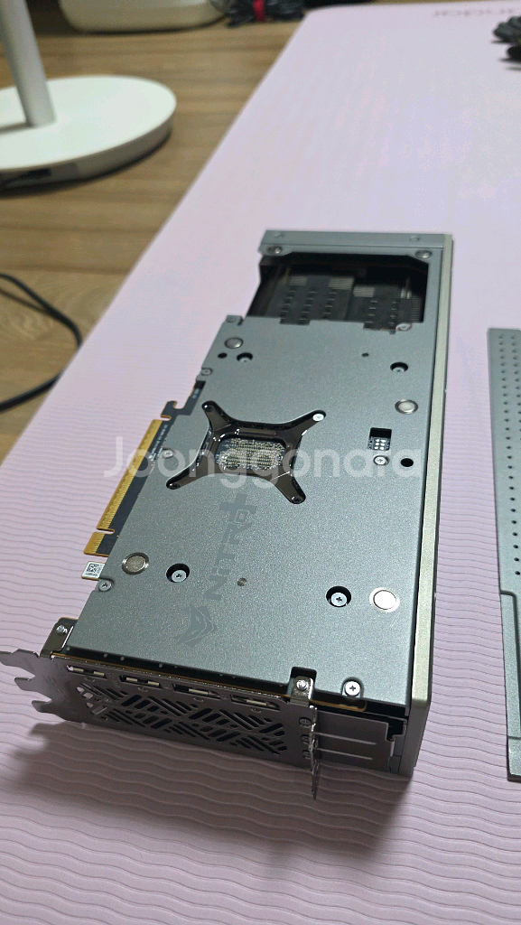 SAPPHIRE 라데온 RX 9070 XT NITRO+--5