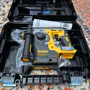 디월트 dch273 로타리해머드릴입니다