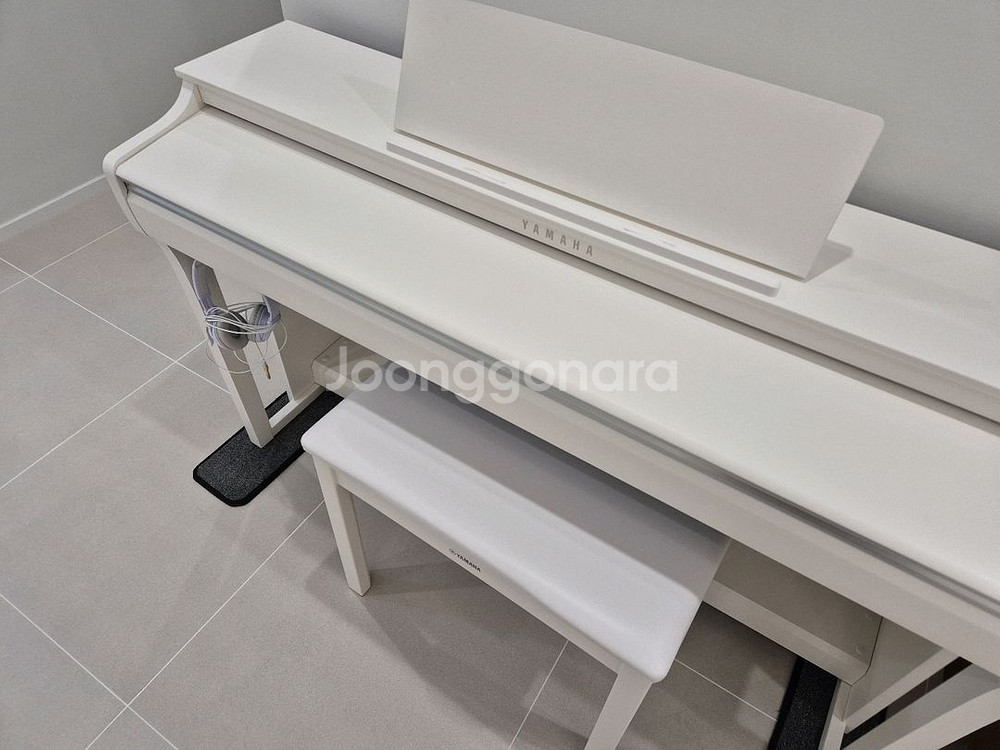 야마하 CLP825 화이트 디지털피아노--1