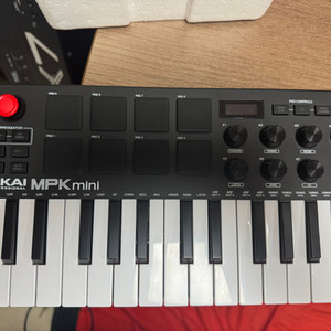 MPK mini MK3 마스터 키보드 팝니다