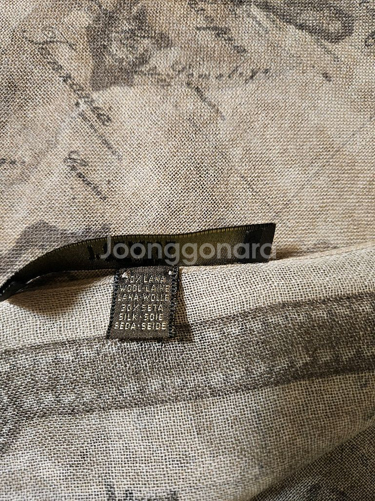 프리마클라쎄 트윌 울실크 100% 스카프 판매해요--3