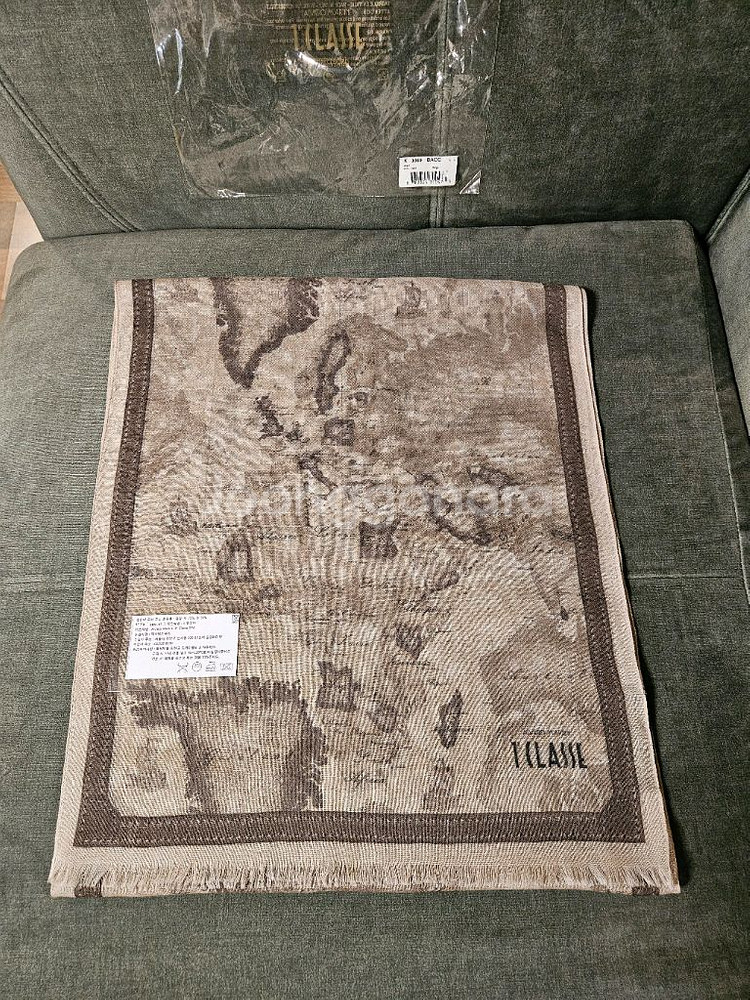 프리마클라쎄 트윌 울실크 100% 스카프 판매해요--1