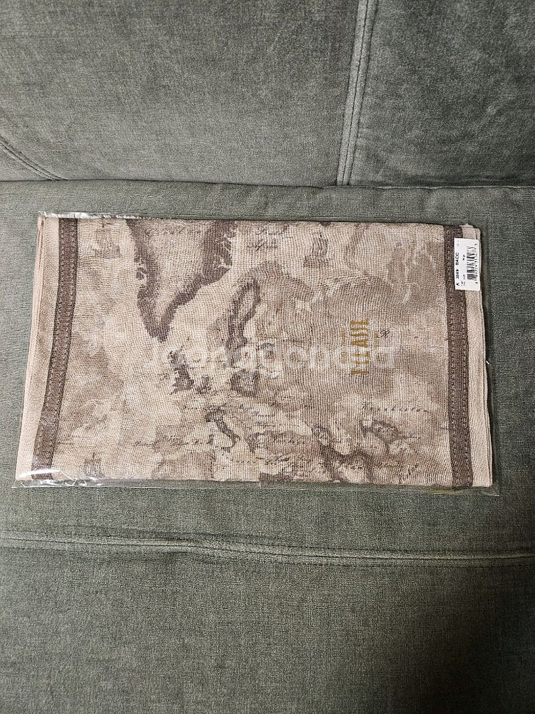 프리마클라쎄 트윌 울실크 100% 스카프 판매해요--6