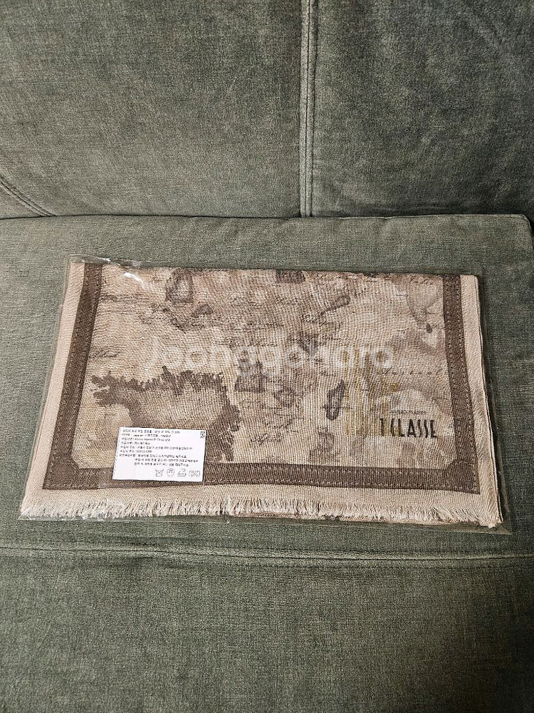 프리마클라쎄 트윌 울실크 100% 스카프 판매해요--5