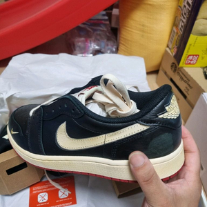 조던 1 x 나이젤 실베스터 레트로 로우 OG 265