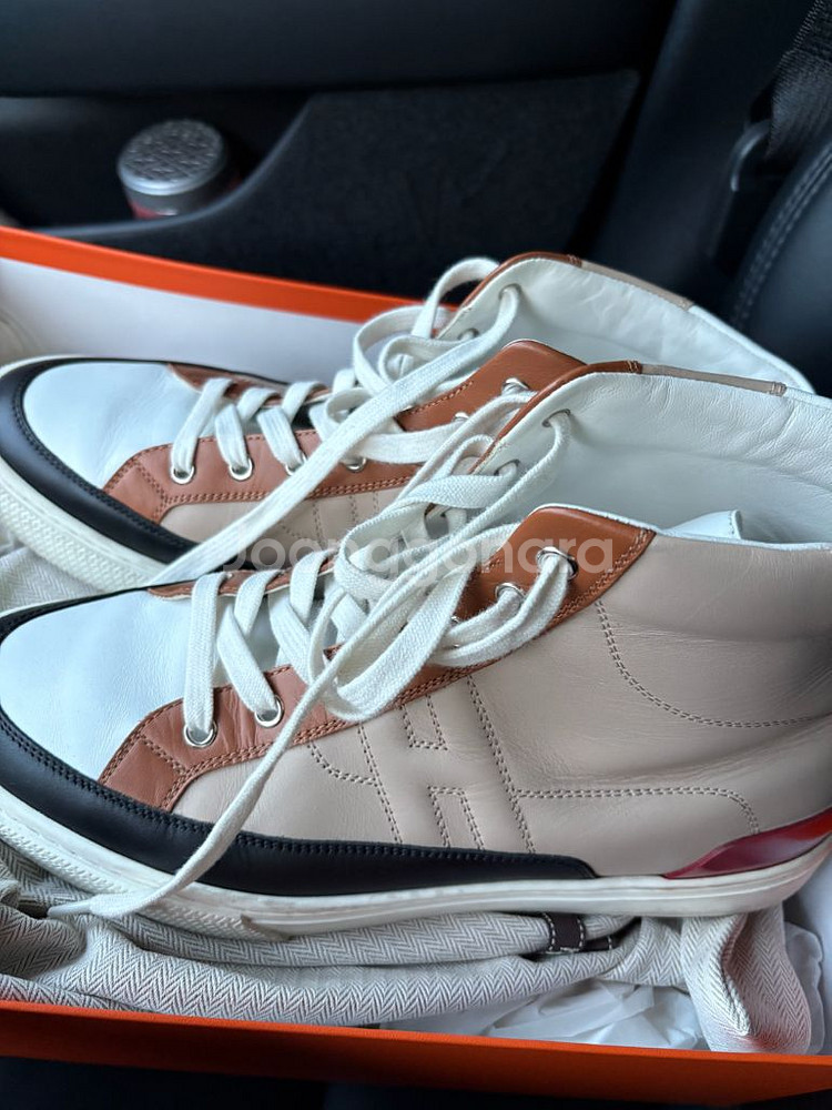 에르메스 디스트릭트 하이탑 스니커즈 트렌치 카멜 41.--3