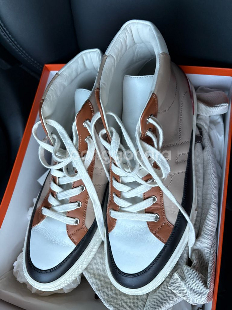 에르메스 디스트릭트 하이탑 스니커즈 트렌치 카멜 41.--2