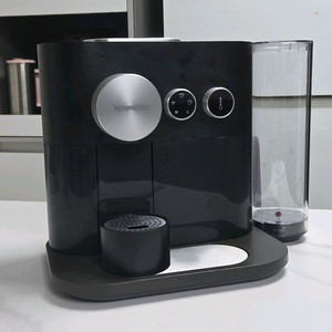 네스프레소 엑스퍼트 커피 머신