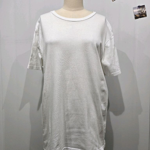 더블 탭스 화이트 라운드넥 반팔 티셔츠