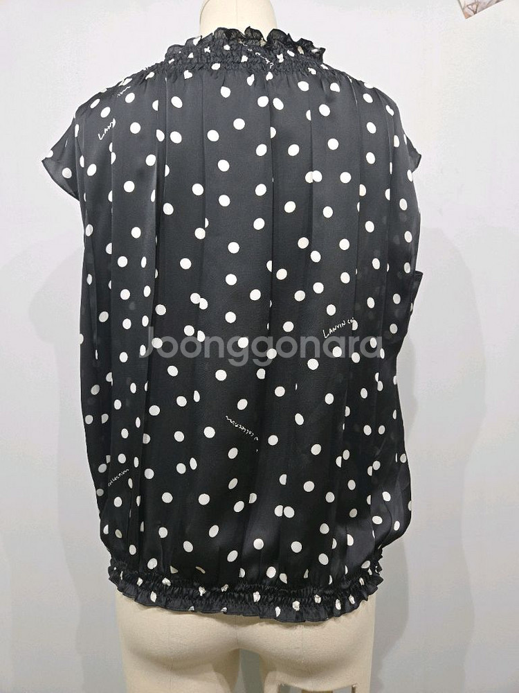 랑방 블랙 도트 민소매 블라우스 슬리브리스--1