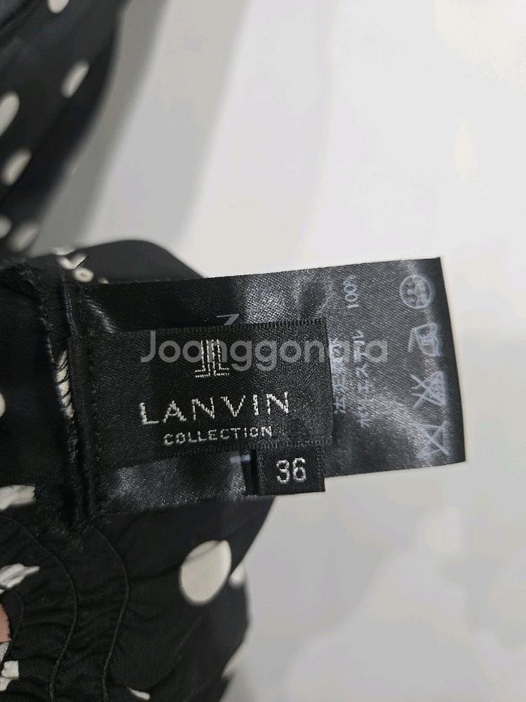 랑방 블랙 도트 민소매 블라우스 슬리브리스--4