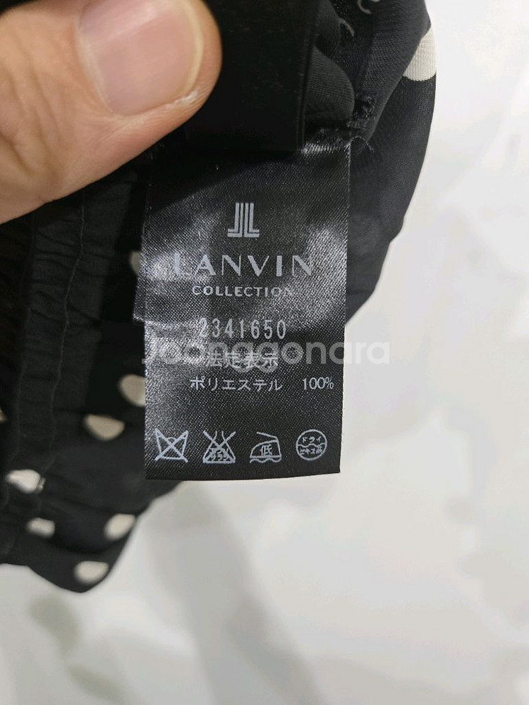 랑방 블랙 도트 민소매 블라우스 슬리브리스--5