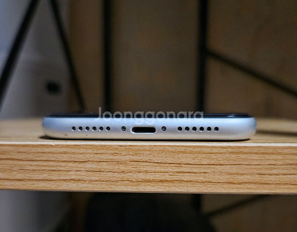 아이폰 XR 64GB 화이트 (상태 좋습니다)--4