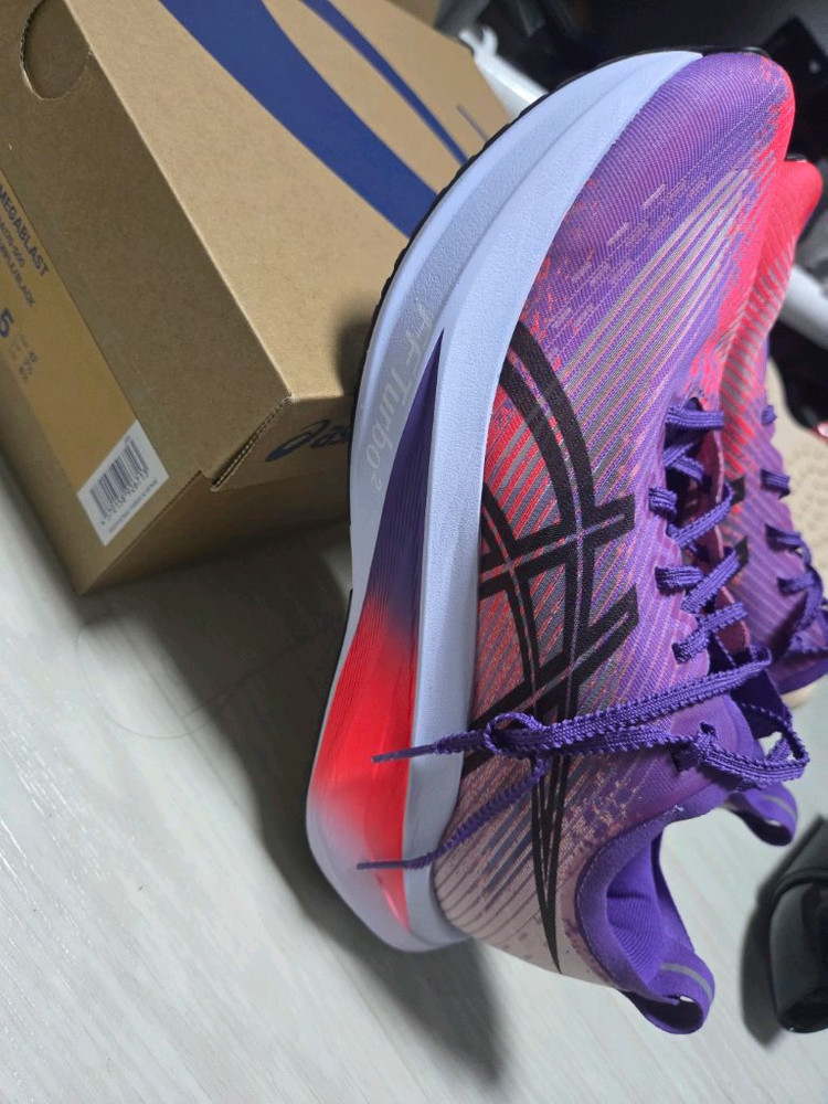 러닝화 아식스 메가블라스트 265 신품급 판매.--4