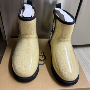 UGG 클래식 클리어 미니부츠 8W