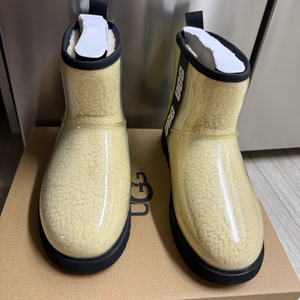 UGG 클래식 클리어 미니부츠 8W
