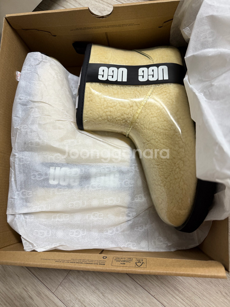 UGG 클래식 클리어 미니부츠 8W--3
