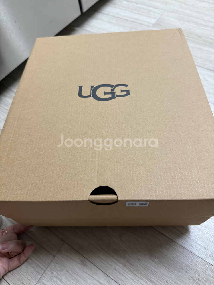 UGG 클래식 클리어 미니부츠 8W--4