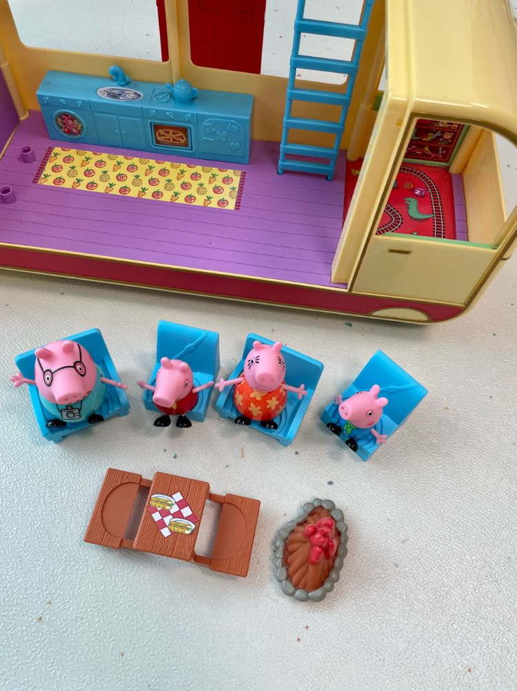 페파피그 장난감 캠핑카 이미지