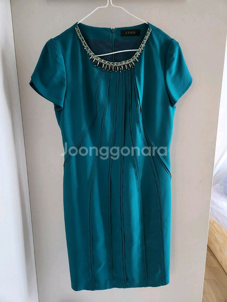 LYNN 린 에메랄드 넥 장식 초록 원피스--0
