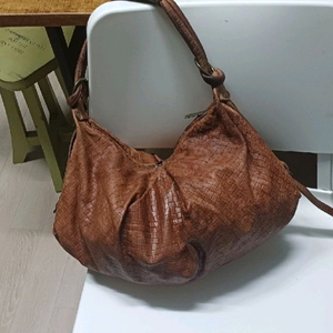 Andrea Bruckner 브라운 가죽 호보백&숄더백