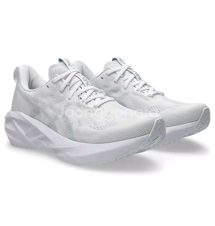 [미개봉 새제품] 아식스 노바블라스트 5 화이트 245--0