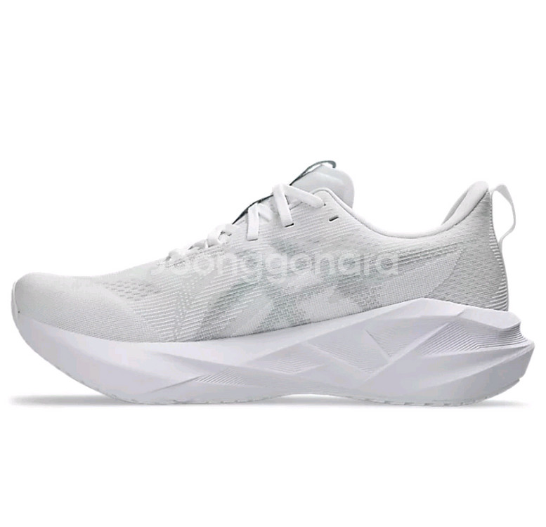 [미개봉 새제품] 아식스 노바블라스트 5 화이트 245--1