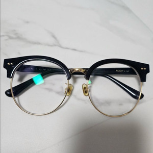 젠틀몬스터 하금테 안경 팝니다