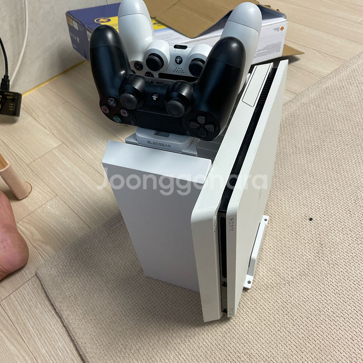 풀박스 PS4 슬림 2218B 1TB 컨트롤러2개 게임--4