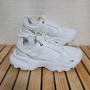 나이키 TC7900 운동화 235