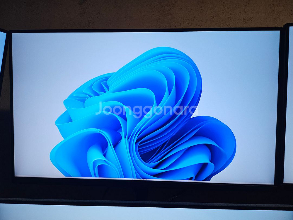 삼성 32인치 4K 모니터--0