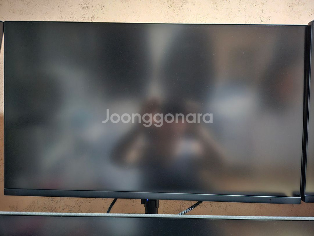 삼성 32인치 4K 모니터--1