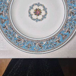 웨지우드 플로렌틴 터콰즈 디너 검정항아리 로고