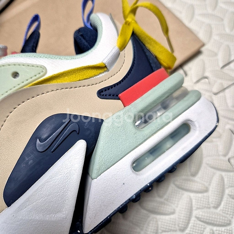 나이키 에어맥스 퓨리오사 라탄 웜샌드 운동화 우먼240--7