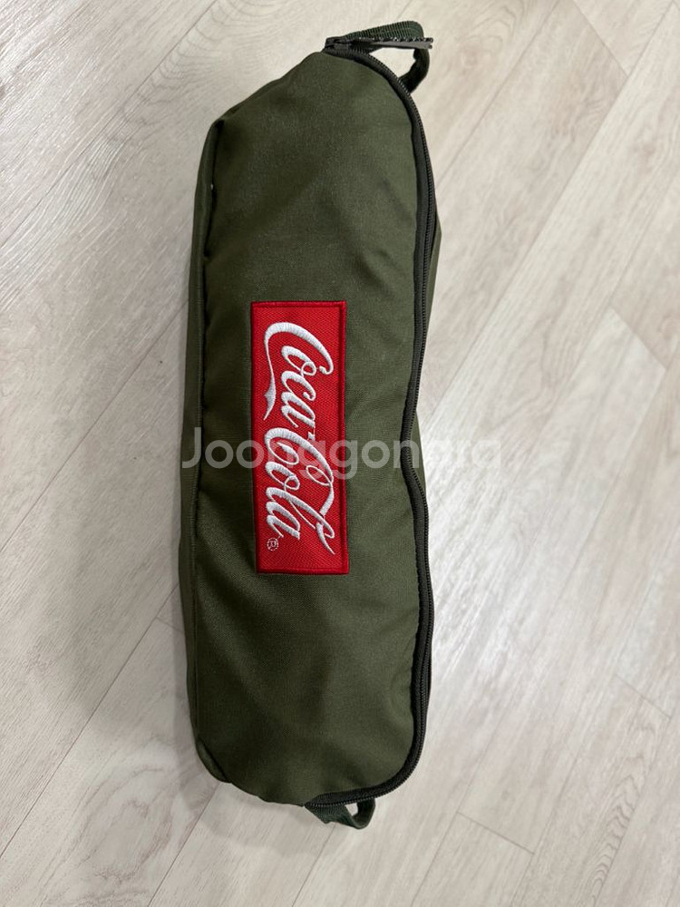 (미사용 새상품)로이체x코카콜라 로우체어 카키 캠핑의자--0
