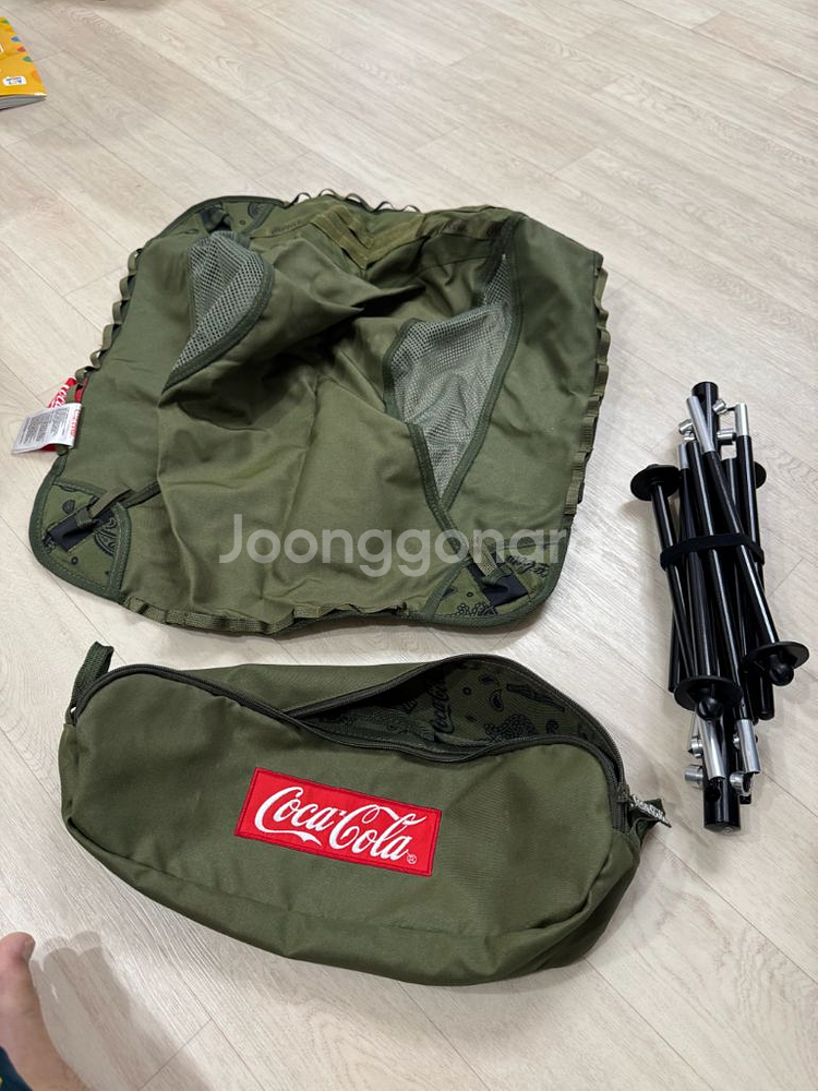 (미사용 새상품)로이체x코카콜라 로우체어 카키 캠핑의자--2
