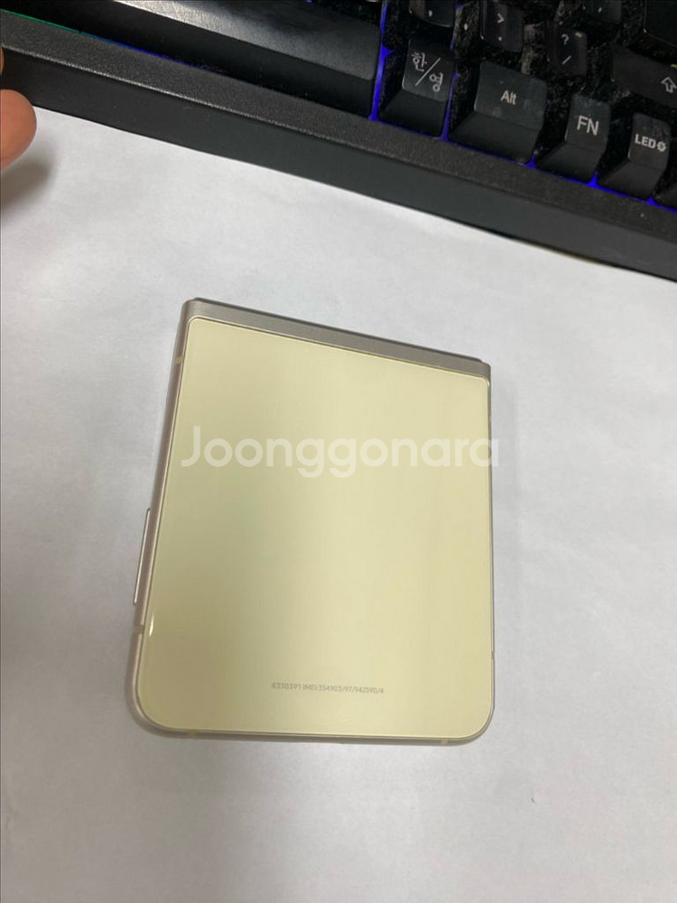 SK 갤럭시Z플립3 크림 외관깔끔 256GB 무잔상 멍--2