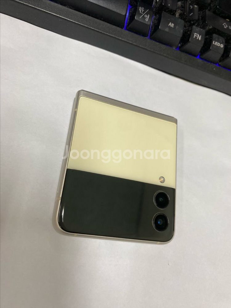 SK 갤럭시Z플립3 크림 외관깔끔 256GB 무잔상 멍--1