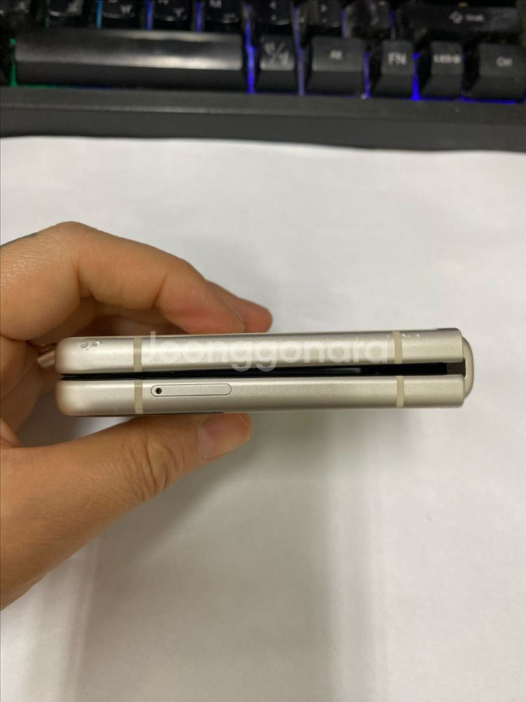 SK 갤럭시Z플립3 크림 외관깔끔 256GB 무잔상 멍--5