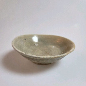 고미술품 배모양을 한 조선전기 무지 분청사기잔