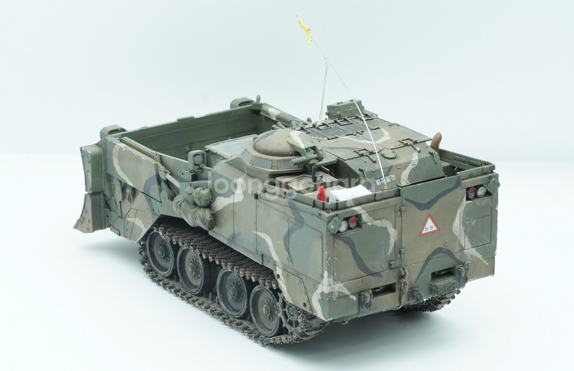 1/35 KM-9 ACE 공병장갑차 완성작 판매합니다.--1