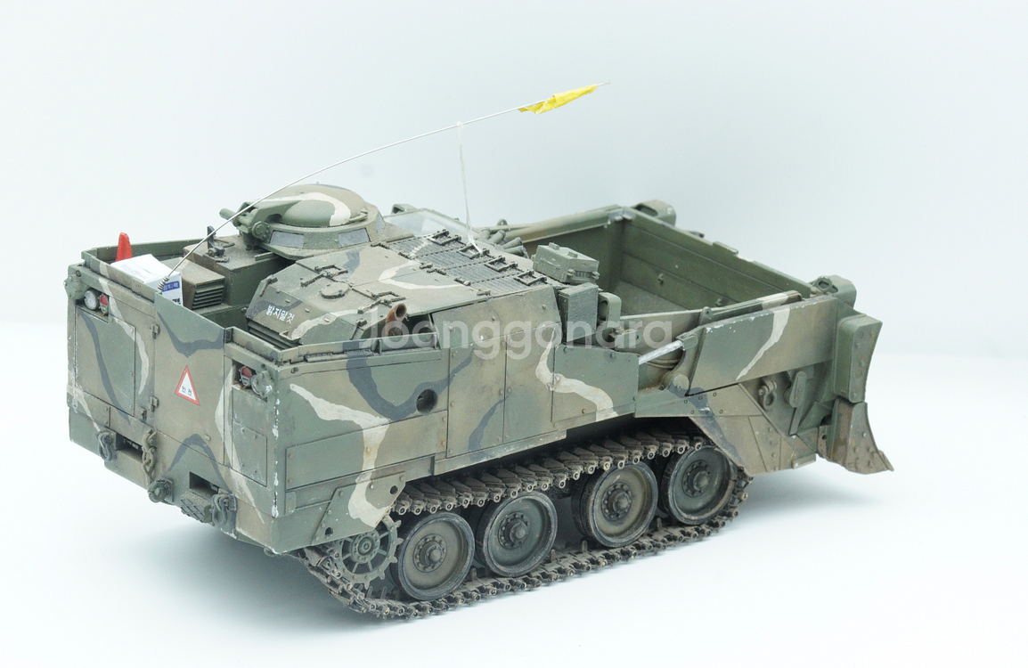 1/35 KM-9 ACE 공병장갑차 완성작 판매합니다.--2