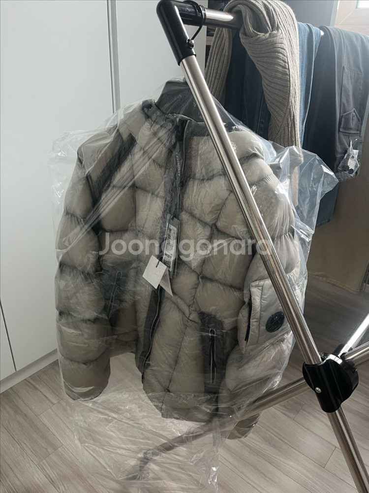 cp컴퍼니 디디쉘 한국한정판 실버 s사이즈 패딩--4