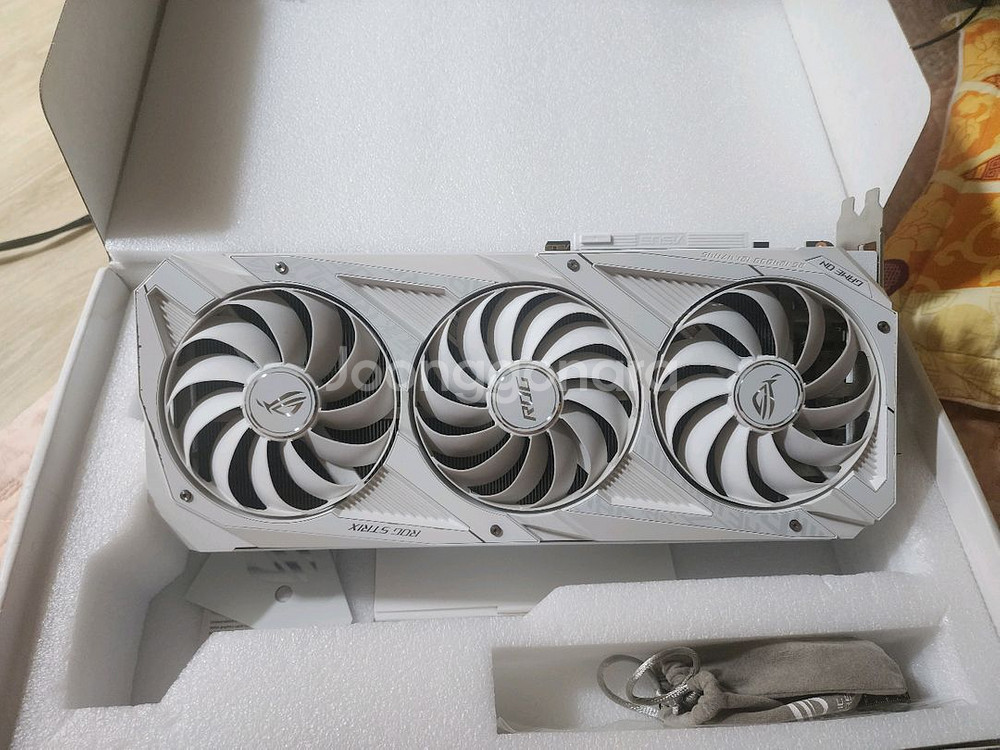 rtx3080 rog strix 화이트 팝니다--2
