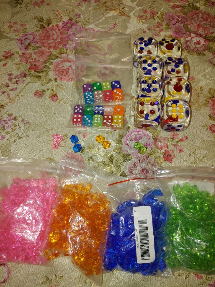 주사위.보석.다양한 색상, 종류. 점성술 주사위.놀이.--1