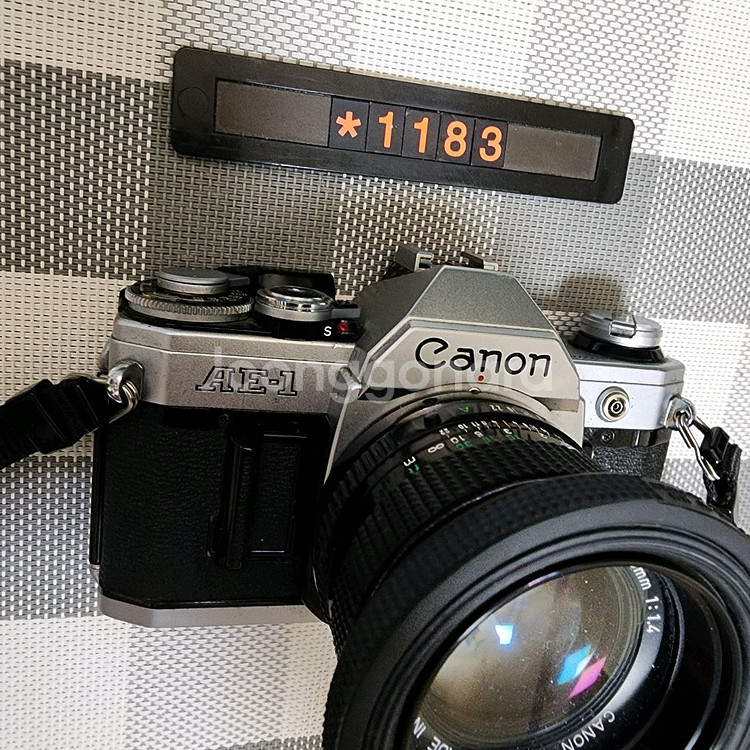 캐논 AE-1 필름카메라 실버바디 1.4 단렌즈--1
