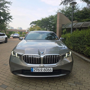 (신차 동일 컨디션) bmw 520i (g60) 팝니다