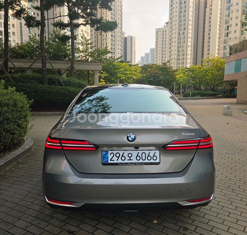 (신차 동일 컨디션) bmw 520i (g60) 팝니다--2